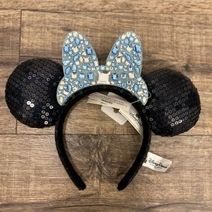 Minnie Mouse ears